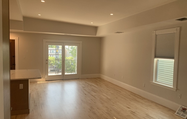 873 E 4 ST