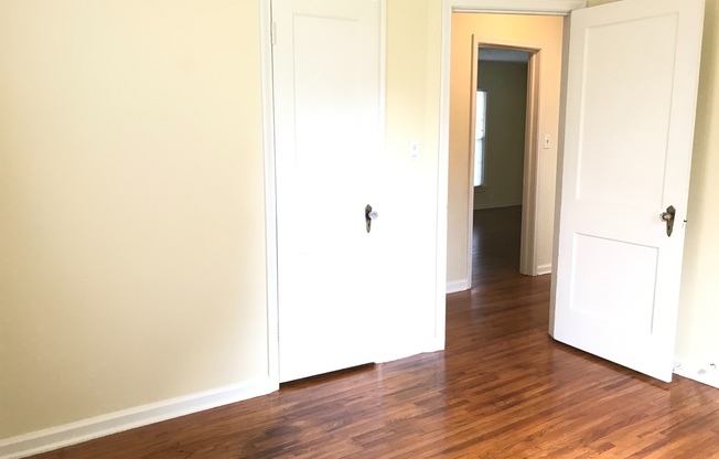 2 beds, 1 bath, $1,200