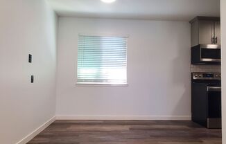 2 beds, 1 bath, $2,595