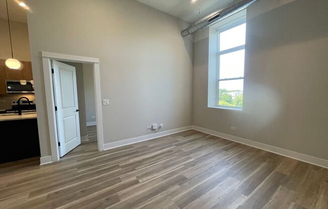 2 beds, 1 bath, 838 sqft, $2,995, Unit 412