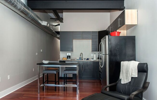 1 bed, 1 bath, 695 sqft, $1,450, Unit Jane 407