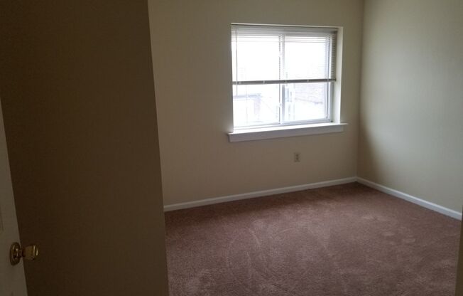 2 beds, 1 bath, 965 sqft, $1,195, Unit 323