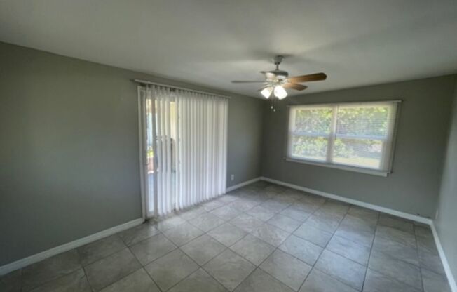 Charming 2BR/1BA Home Available NOW in Pinellas Park