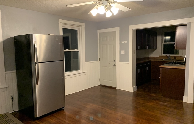 3 beds, 1 bath, 1,100 sqft, $1,900, Unit 2