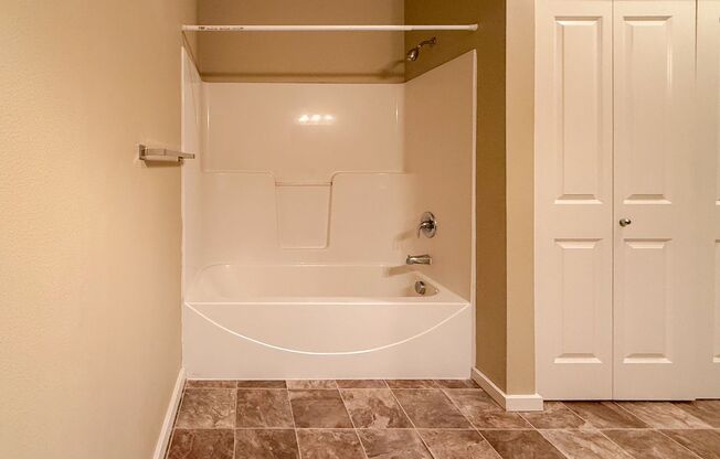 2 beds, 2 baths, 1,090 sqft, $1,600, Unit 523-10