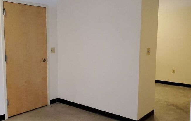 1 bed, 1 bath, 694 sqft, $1,300, Unit 304