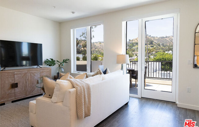 3 beds, 2.5 baths, 1,661 sqft, $9,300, Unit 405PHW