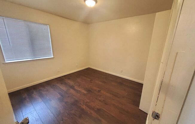 1305 Dickerson