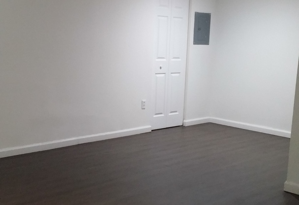 1 bed, 1 bath, 901 sqft, $1,250, Unit 1