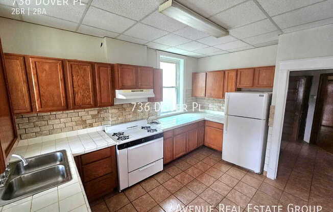 736 DOVER PL