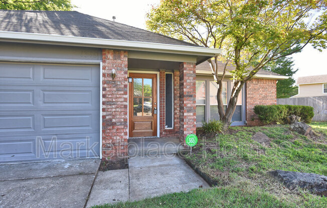 1319 N UMBRELLA AVE