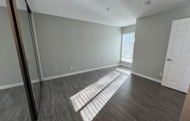 2 beds, 1 bath, 821 sqft, $2,770, Unit D033