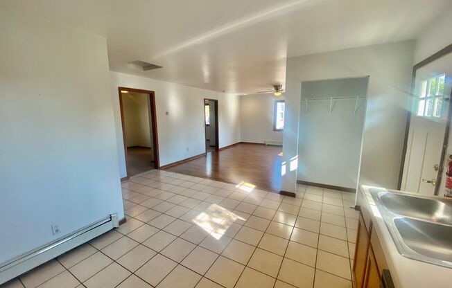 3 beds, 1 bath, $1,550, Unit 6