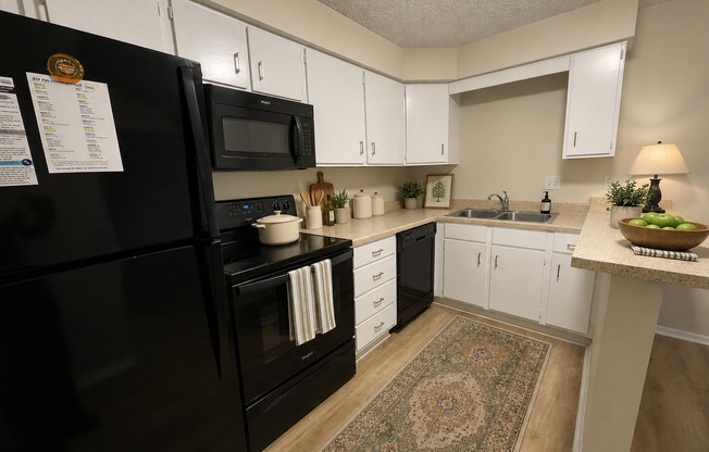 2 beds, 1 bath, 870 sqft, $1,325, Unit 7600110
