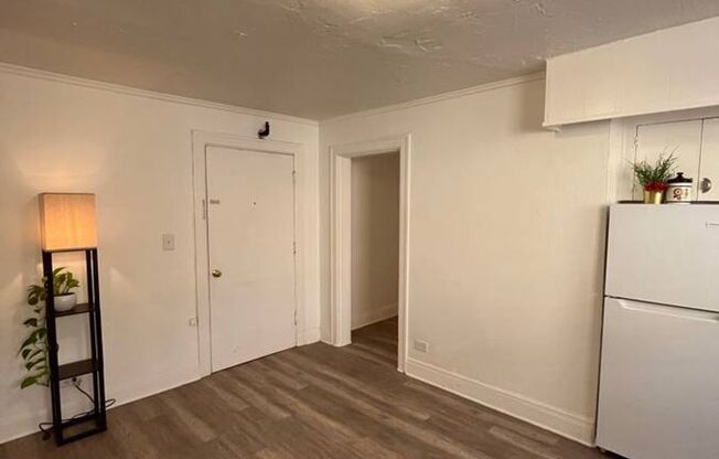 2 beds, 1 bath, 800 sqft, $1,695, Unit 36