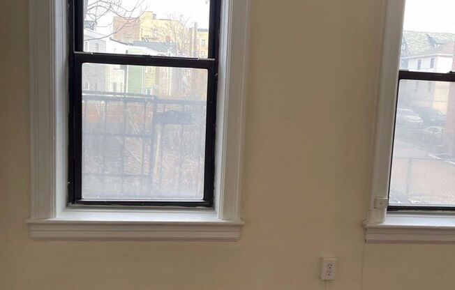 1 bed, 1 bath, $1,750, Unit B10