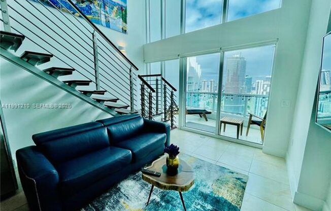 1 bed, 1 bath, 981 sqft, $3,350, Unit 41 SE 5th St # 2305