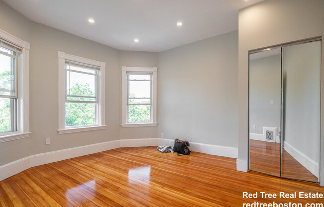 164 HYDE PARK AVE