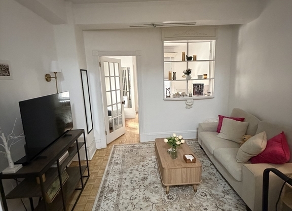1 bed, 1 bath, 600 sqft, $2,950, Unit 2G