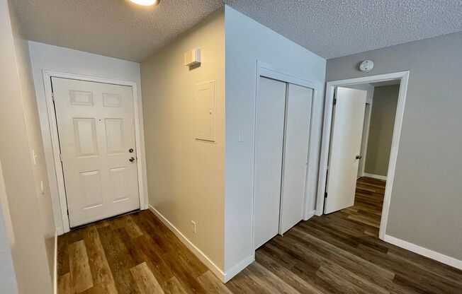 1 bed, 1 bath, 800 sqft, $1,000, Unit 4