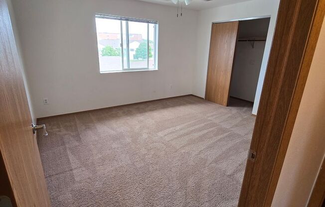 2 beds, 1 bath, 856 sqft, $1,269, Unit PL   7605