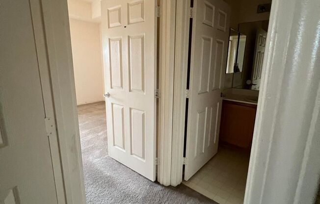 2 beds, 2 baths, 1,155 sqft, $1,395, Unit 39 E Agate Ave #402