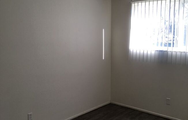 2 beds, 1 bath, 650 sqft, $1,175, Unit 08