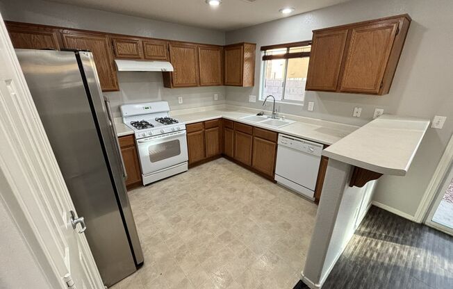 Gorgeous 3Bed/2.5Bath/2Car, 2-Story Home located in Spring Valley