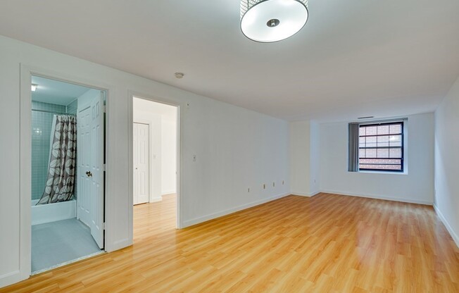 2 beds, 1 bath, 940 sqft, $2,500, Unit 317