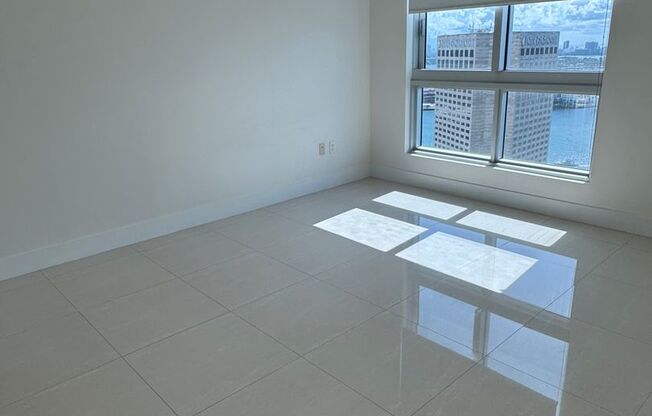 Stunning 2Bed/ 2Bath residence for rent at MET1