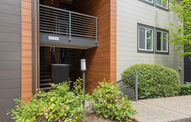 Updated Bellevue Condo with Rare 2 Reserved Parking Spaces – Ground Floor Convenience & Style!
