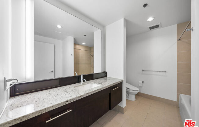 1 bed, 1 bath, 1,040 sqft, $2,895, Unit 1008