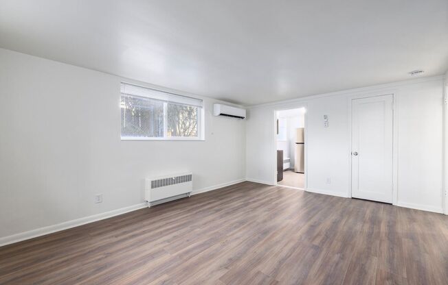 Refreshed Apartment Near Liberty Park