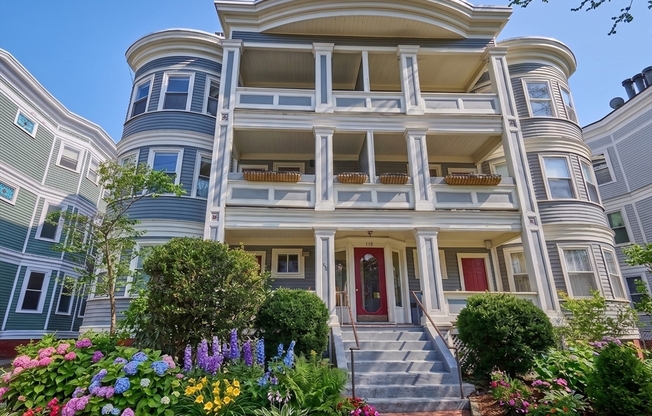 118 TROWBRIDGE ST