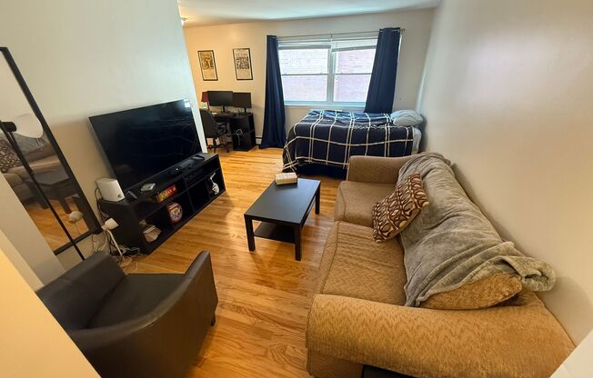 Studio, 1 bath, $1,595, Unit 566