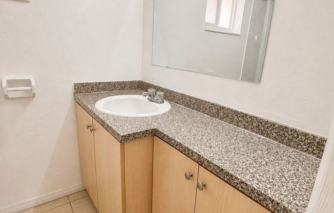 1 bed, 1 bath, 750 sqft, $1,700, Unit B25