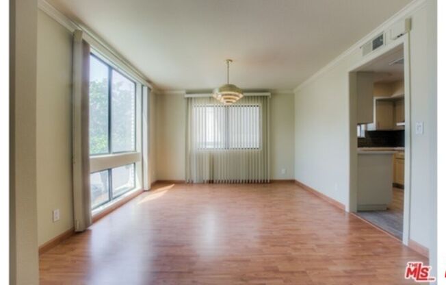 1854 S BEVERLY GLN BLVD