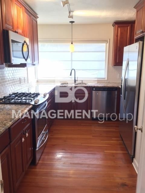 2 beds, 2 baths, $3,150