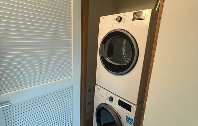 1 bed, 1 bath, $2,395, Unit 204