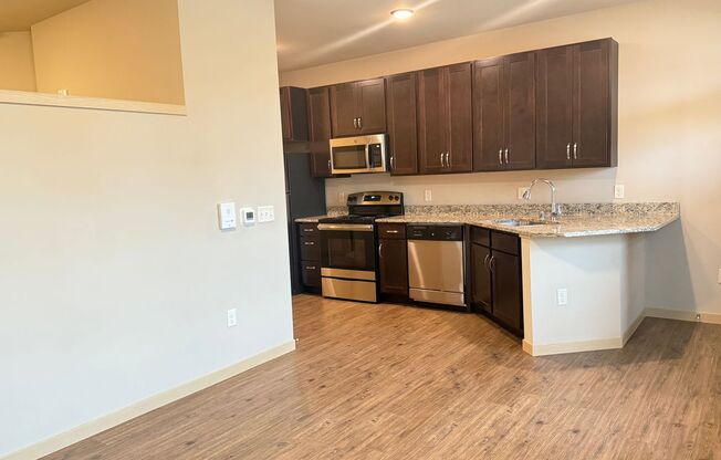 Studio, 1 bath, 557 sqft, $1,565, Unit 104-107
