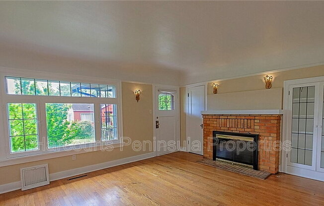 4 Webster Pl