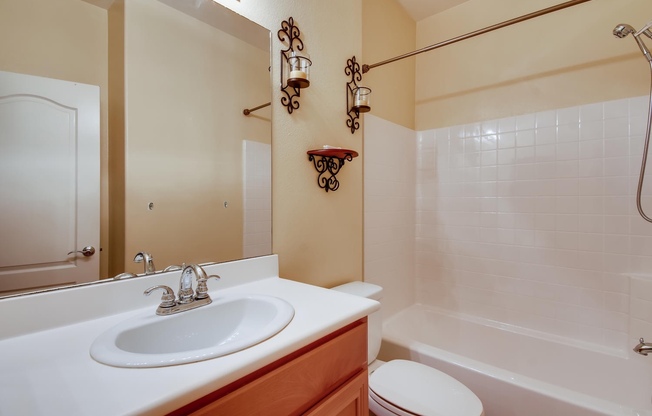 Spacious Spectrum 2 Bedroom Townhome with 2 Car Garage and Fitness Center!!!