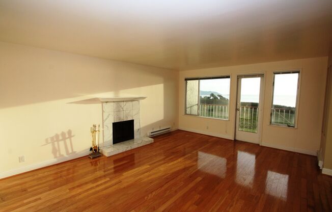 Amazing Ocean Views! Ocean Facing 2 Bed, 1 Bath Condo in Pacifica