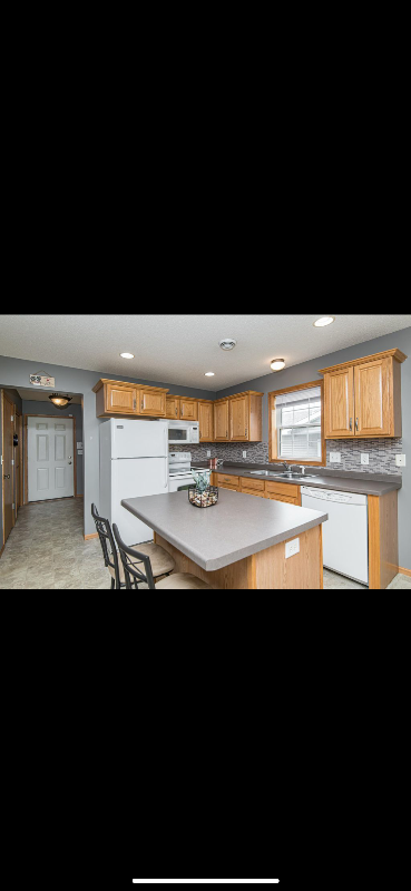 574 POINTE CT SW