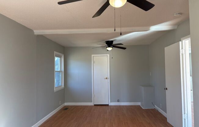 1 bed, 1 bath, $1,195, Unit # ROSSVILLE