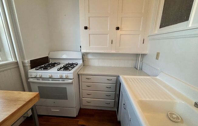 1 bed, 1 bath, $1,800, Unit 7