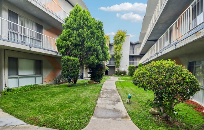 Sherman Garden Apts.. Gorgeous Newly Remodeled Apartments!! CALL NOW!