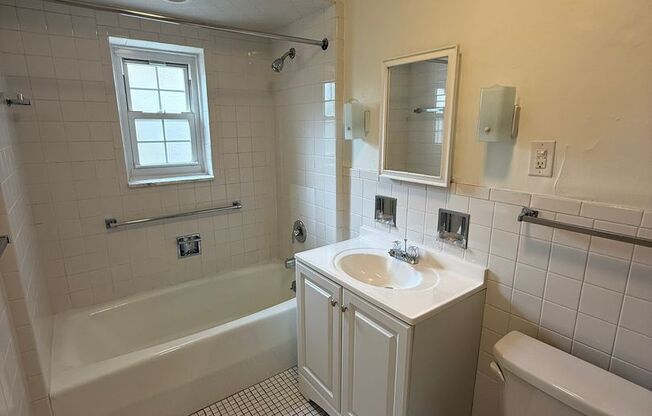 1 bed, 1 bath, 768 sqft, $1,450, Unit Royal York 804