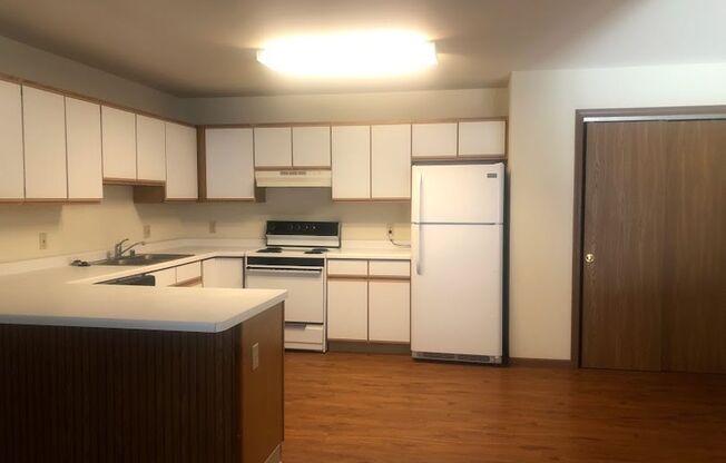 2 beds, 1 bath, $1,050