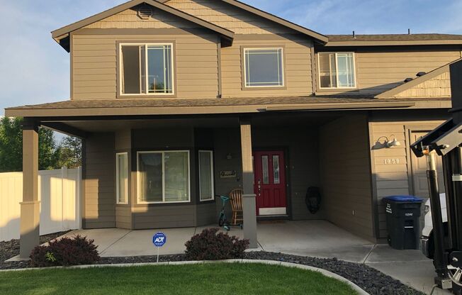 Extra Large Home For Rent, 4 Bedrooms!